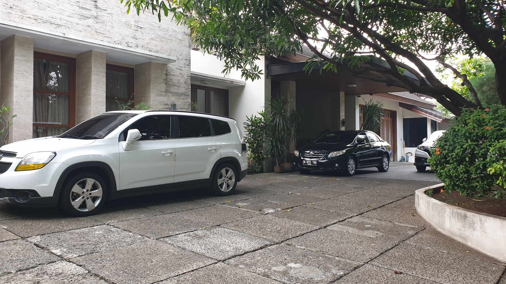 Rumah Lokasi Sangat  Strategis Di Jl Adhyaksa Raya - Lebak Bulus