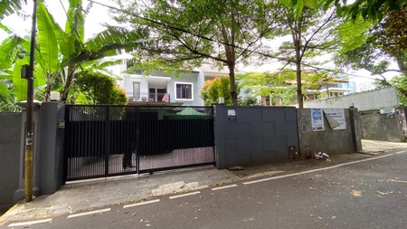 Dijual Rumah + kost an 3 Lantai di Jl. Intan, Cilandak