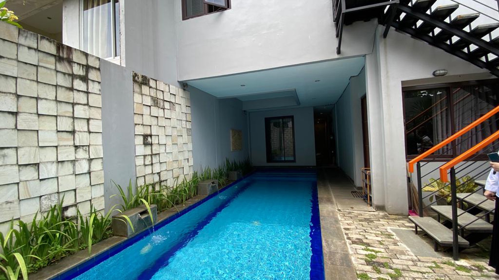 Dijual Rumah + kost an 3 Lantai di Jl. Intan, Cilandak