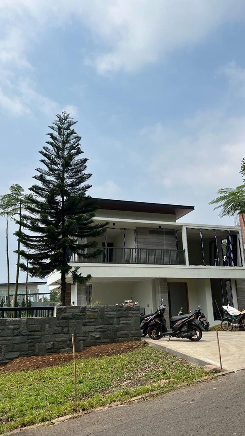 Dijual Rumah Villa Taman Dayu - New Baru Ada Kolam Renang- Modern Mewah - Best Price- Pandaan Jawa Timur 