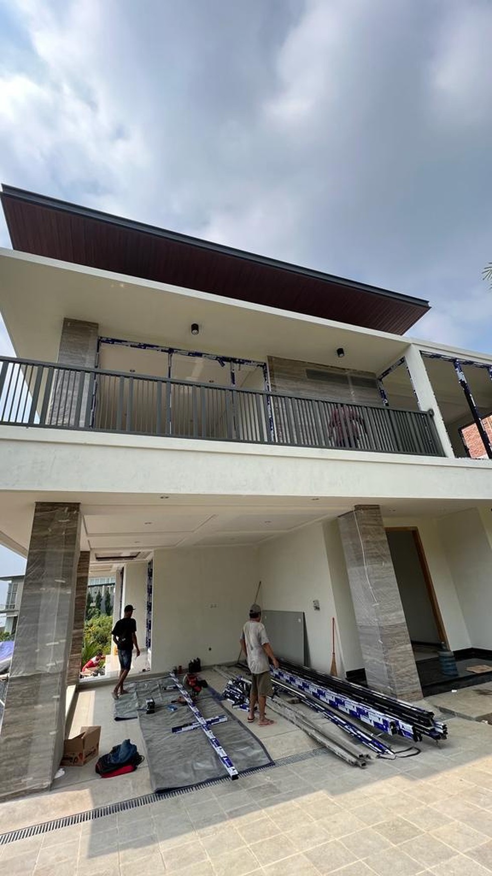 Dijual Rumah Villa Taman Dayu - New Baru Ada Kolam Renang- Modern Mewah - Best Price- Pandaan Jawa Timur 