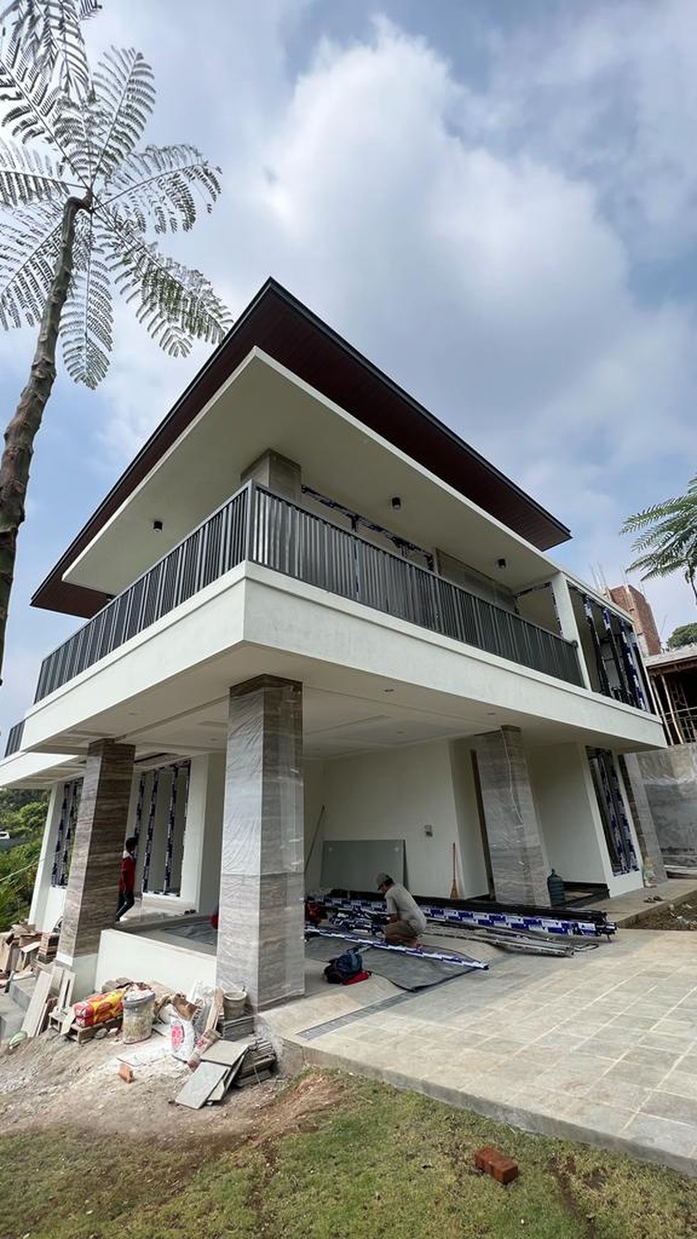 Dijual Rumah Villa Taman Dayu - New Baru Ada Kolam Renang- Modern Mewah - Best Price- Pandaan Jawa Timur 