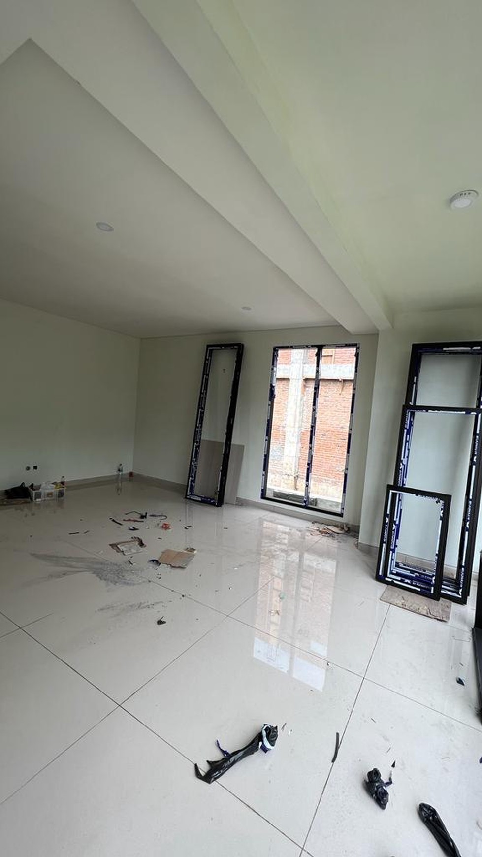 Dijual Rumah Villa Taman Dayu - New Baru Ada Kolam Renang- Modern Mewah - Best Price- Pandaan Jawa Timur 