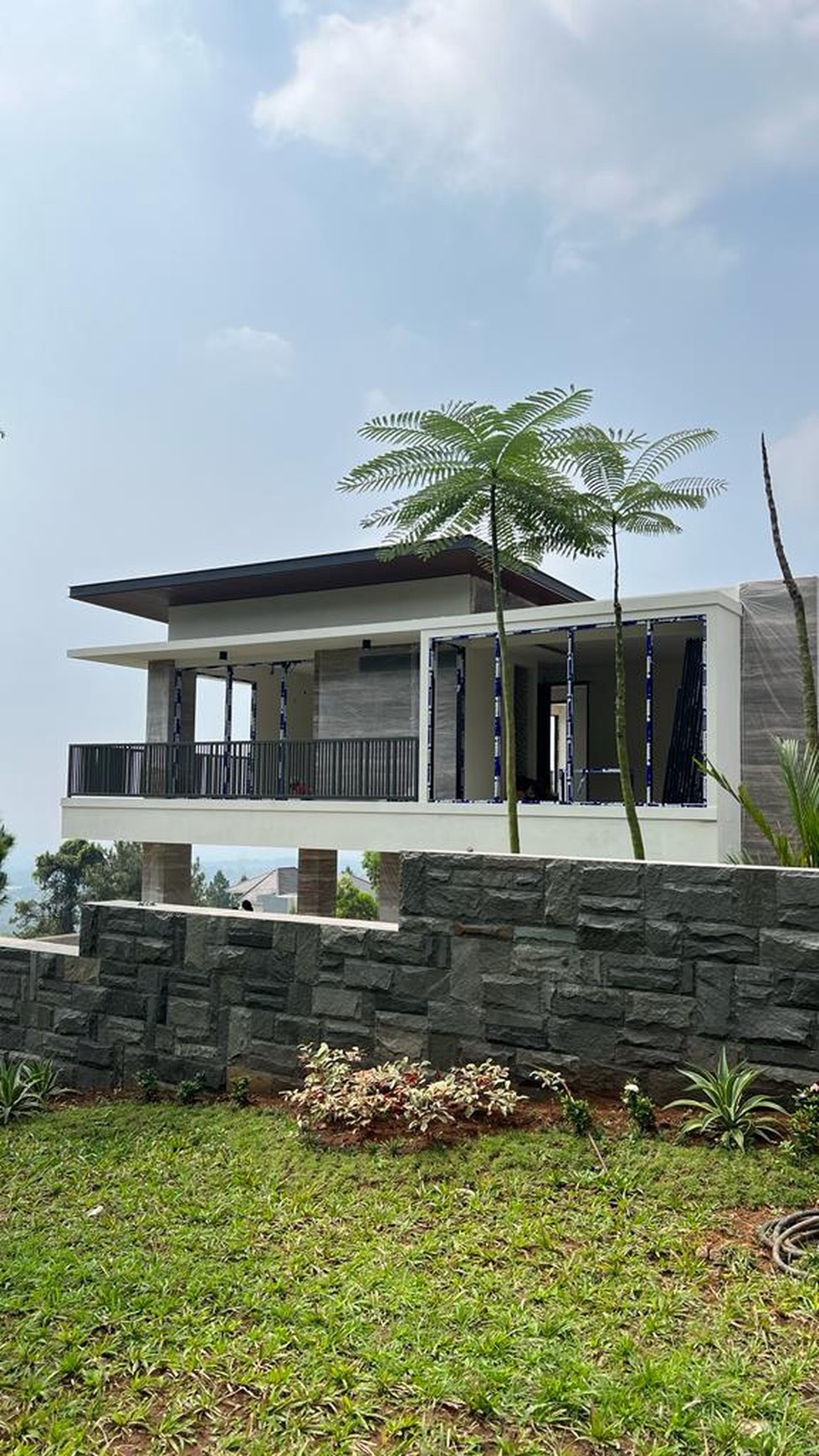 Dijual Rumah Villa Taman Dayu - New Baru Ada Kolam Renang- Modern Mewah - Best Price- Pandaan Jawa Timur 