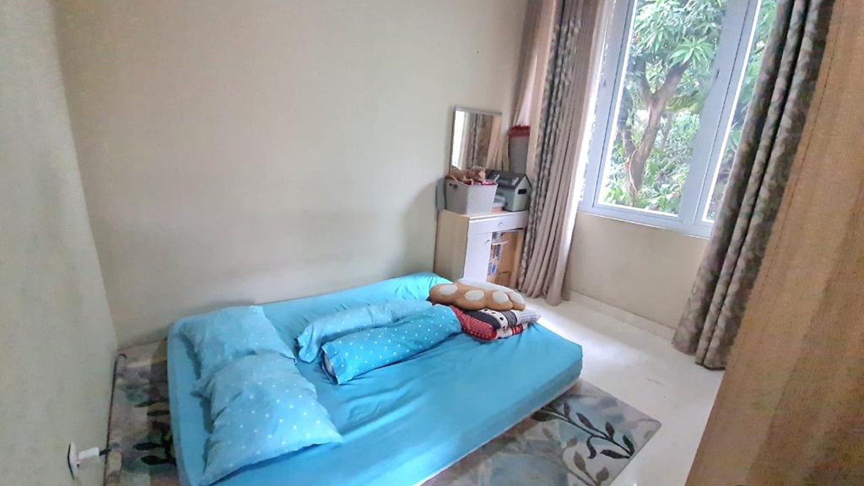 Rumah Mewah Semi Furnished di Bintaro Sektor 9 dengan Kolam Renang