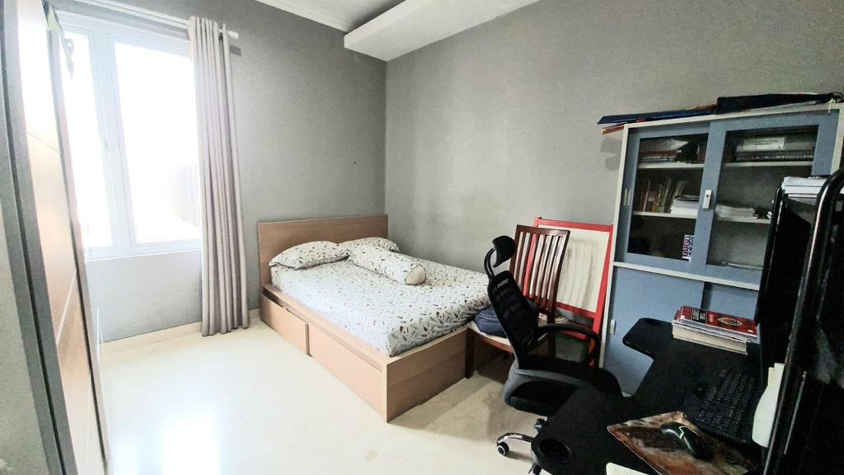 Rumah Mewah Semi Furnished di Bintaro Sektor 9 dengan Kolam Renang