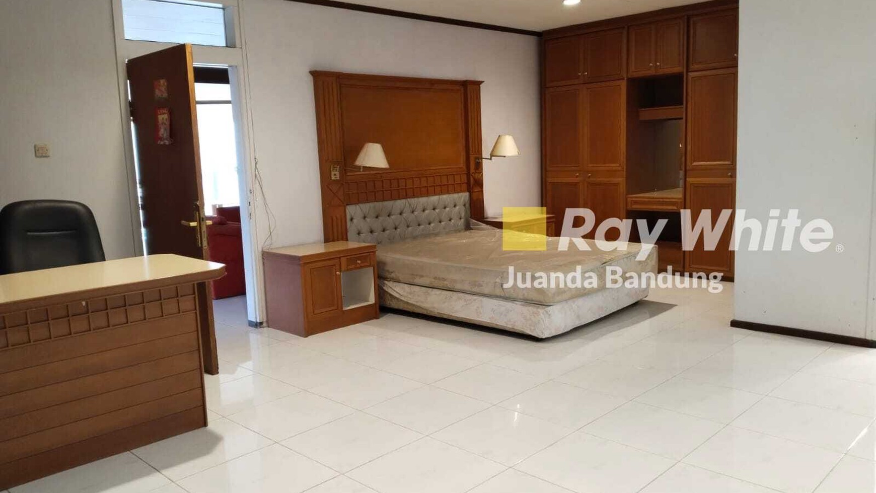 Langka Rumah semi furnished dilantai 3 akses sendiri di budisari sayap setiabudi bandung utara asri nyaman