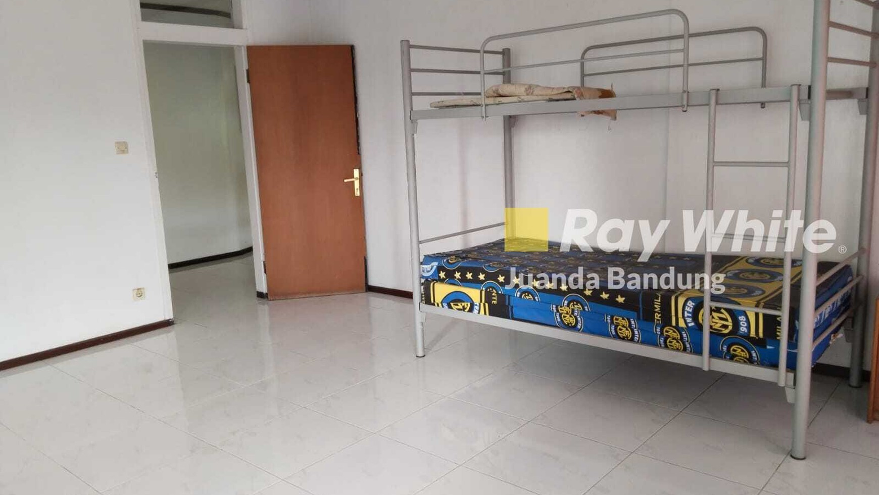 Langka Rumah semi furnished dilantai 3 akses sendiri di budisari sayap setiabudi bandung utara asri nyaman