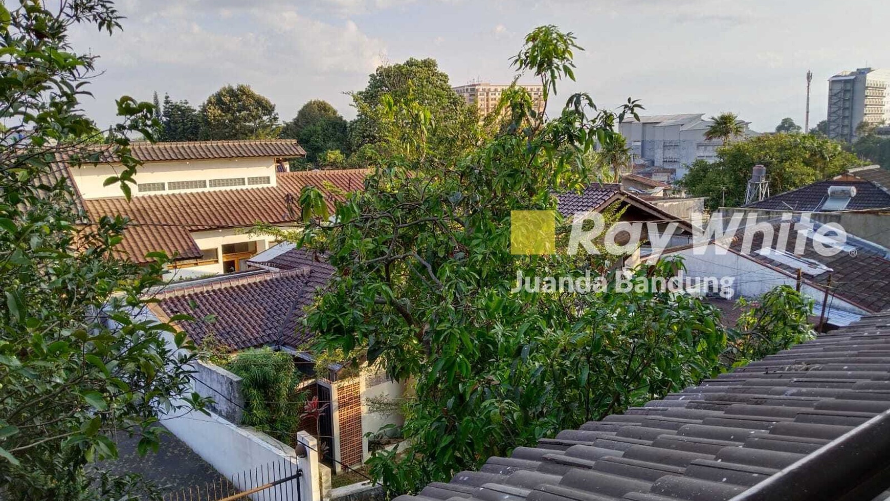 Langka Rumah semi furnished dilantai 3 akses sendiri di budisari sayap setiabudi bandung utara asri nyaman