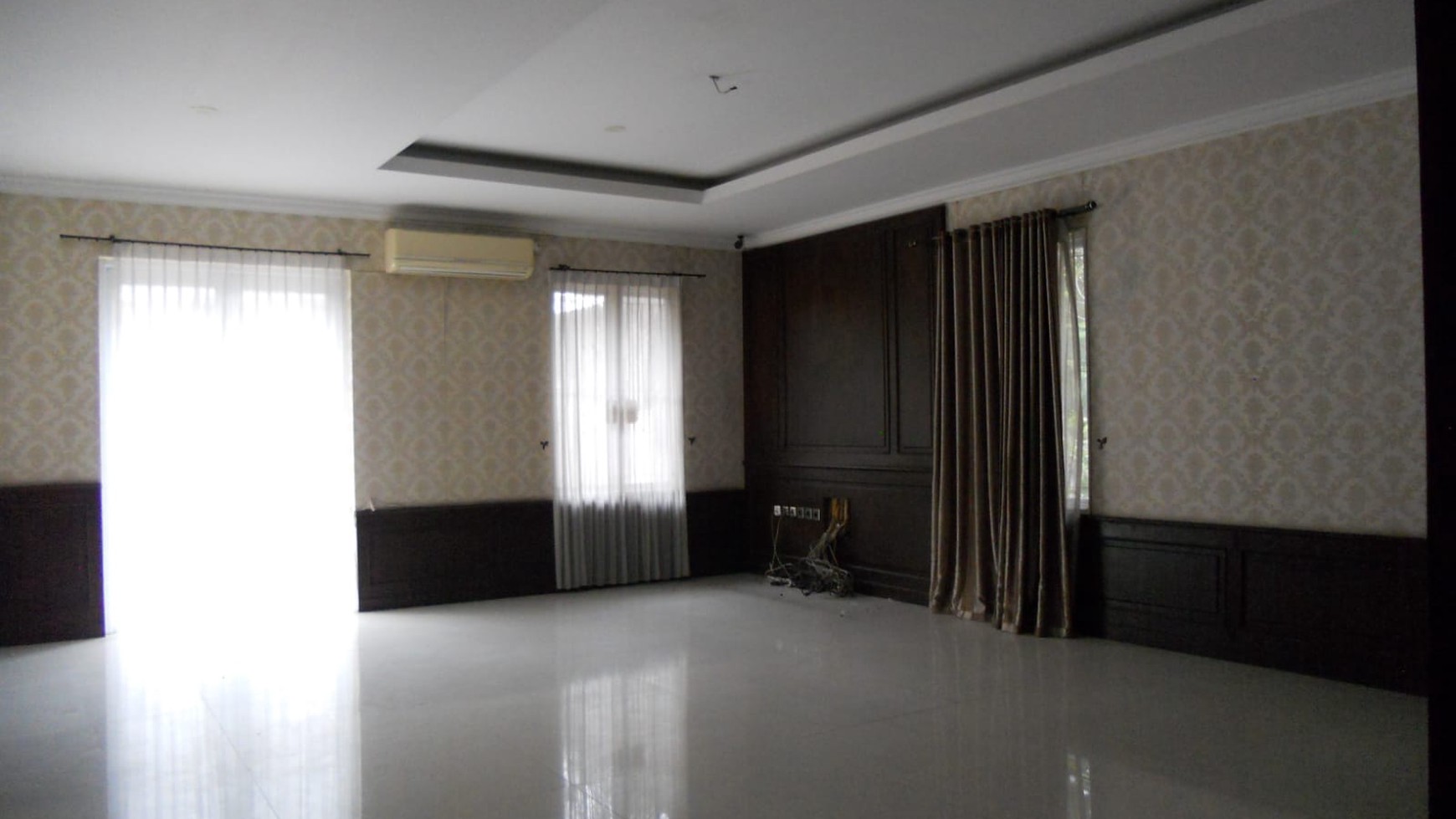 Rumah Mewah di Kawasan BSD City Provence Parland Serpong Tangerang Banten, Ada Basement Luas, Siap Huni