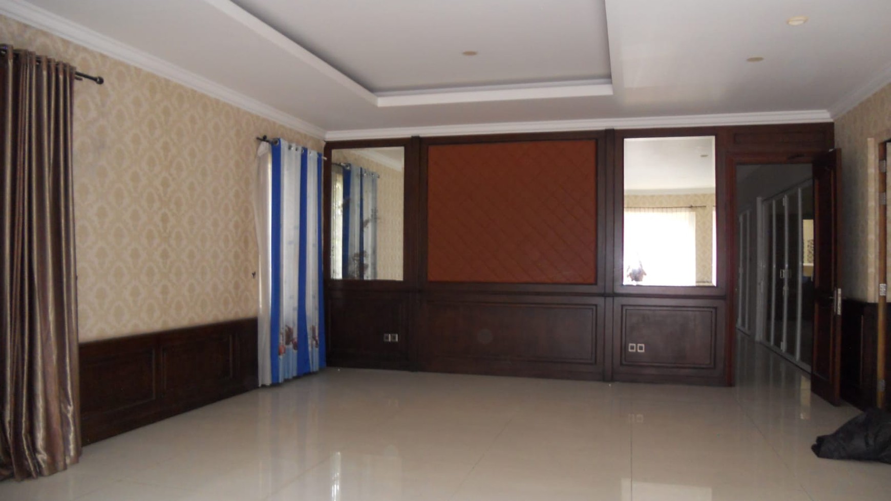 Rumah Mewah di Kawasan BSD City Provence Parland Serpong Tangerang Banten, Ada Basement Luas, Siap Huni