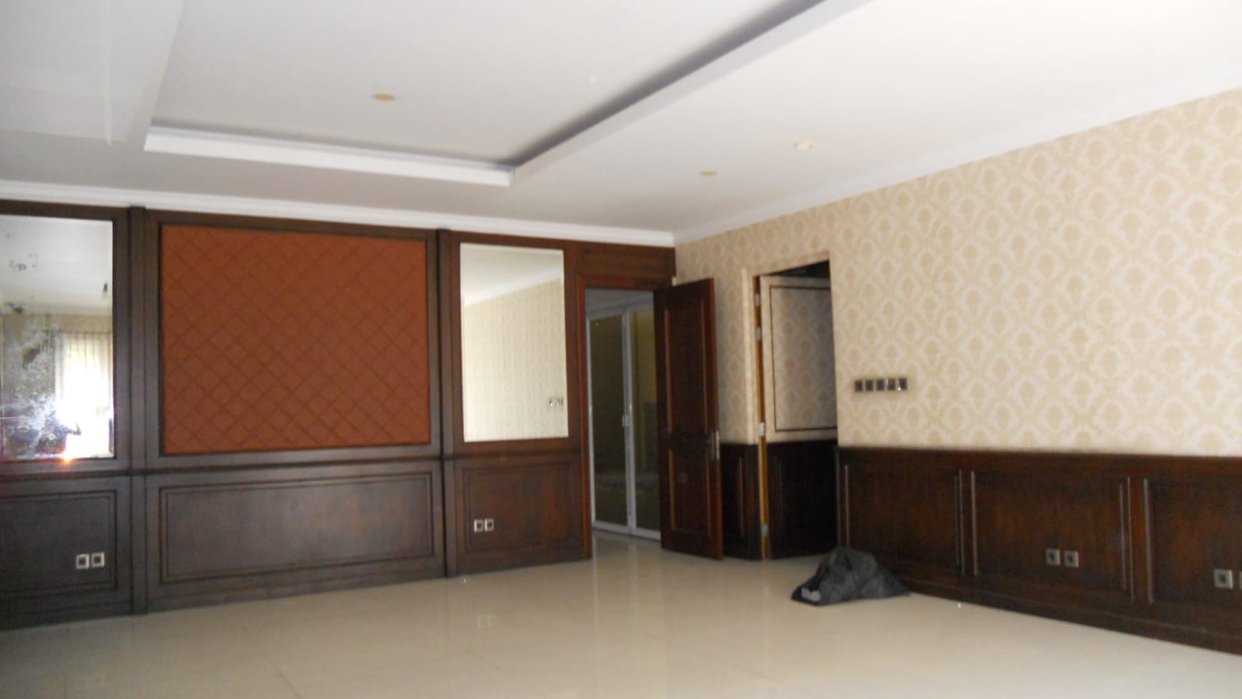 Rumah Mewah di Kawasan BSD City Provence Parland Serpong Tangerang Banten, Ada Basement Luas, Siap Huni