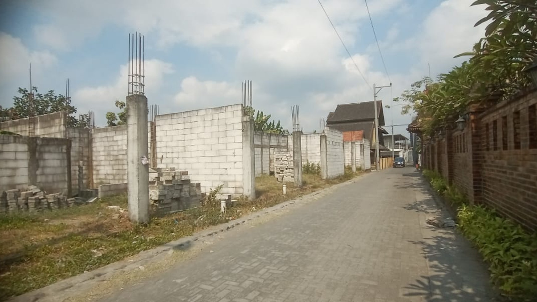 Tanah Dengan Konstruksi Bangunan Lokasi Dekat Ambarukmo Plaza