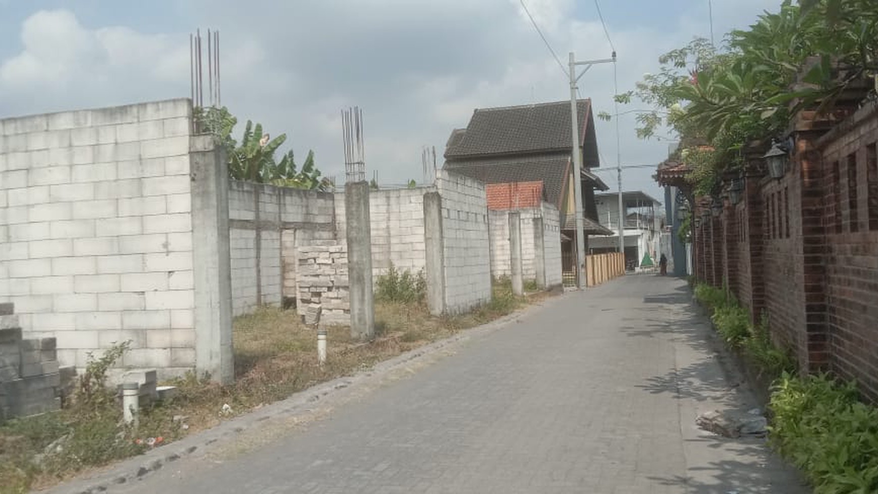 Tanah Luas 120 Meter Persegi Dengan Konstruksi Bangunan Lokasi Dekat Ambarukmo Plaza 