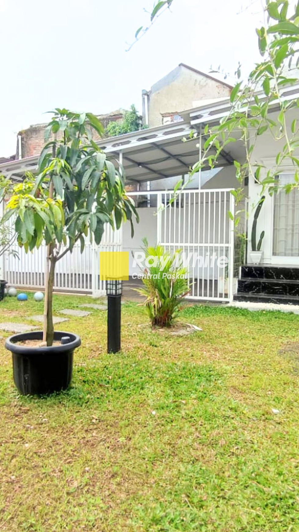 Rumah Asri Elegan di Kopo Elok Bandung