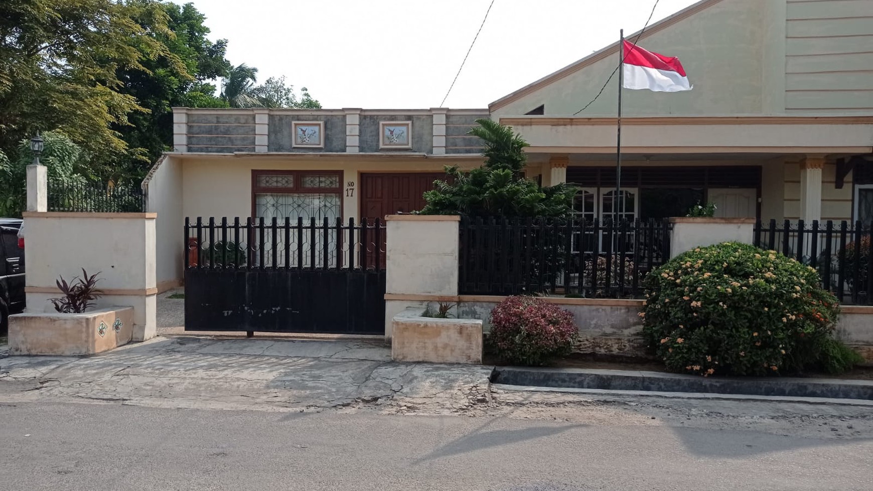 Rumah Pinggir Jalan dengan Tanah 398 m2 hanya 100 meter dari Jalan P. Antasari 