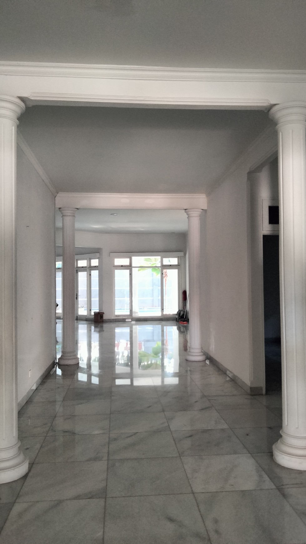 Sewa rumah tenang di Jl Banyumas Menteng 