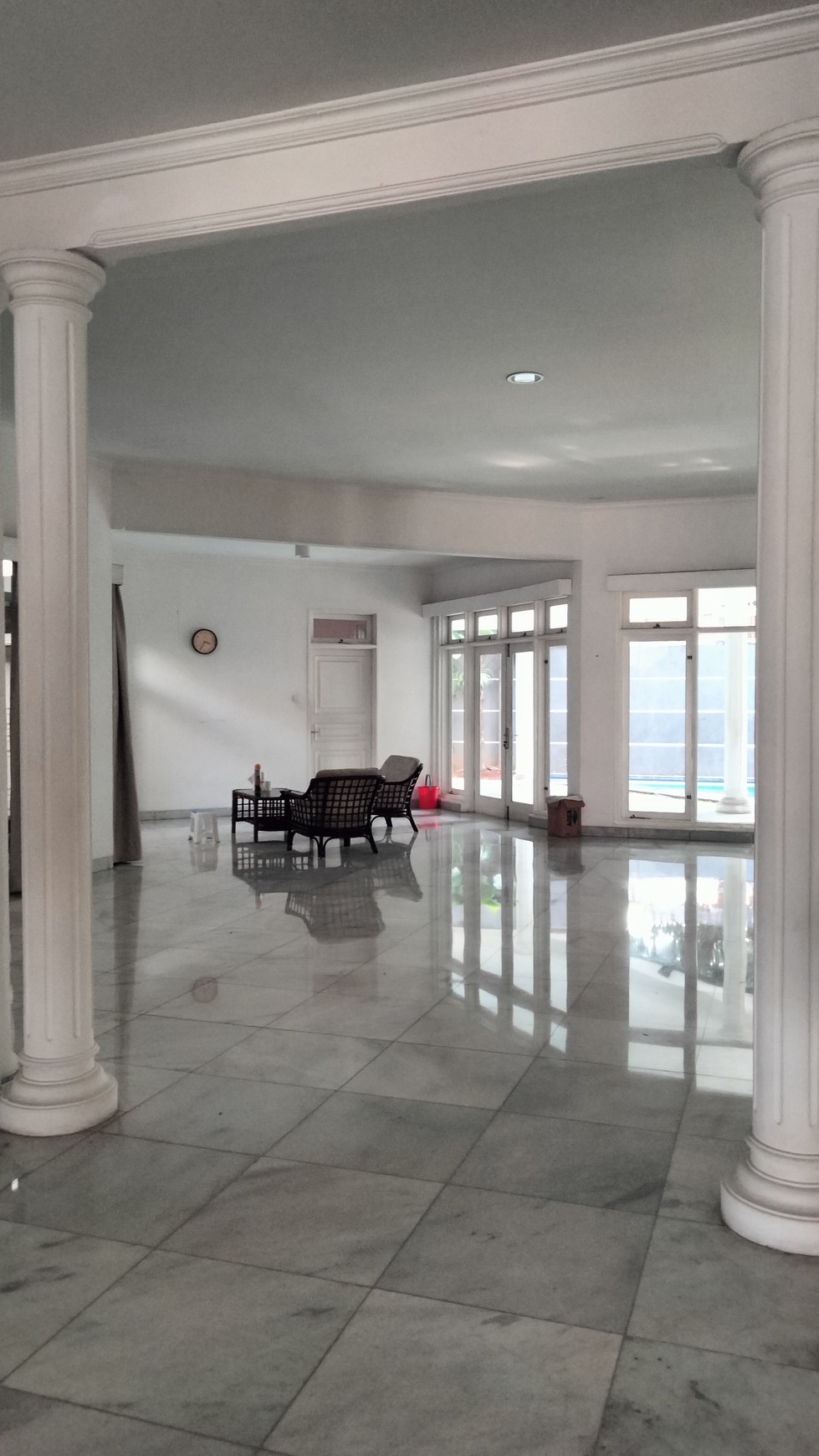 Sewa rumah tenang di Jl Banyumas Menteng 