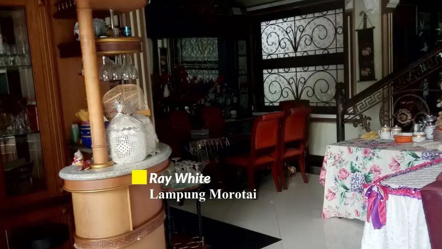 Dijual Rumah Bertempat di Enggal