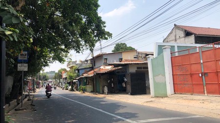 Rumah dekat pinggir jalan raya di Jl Mesjid Ulujami Pesanggrahan Jakarta Selatan