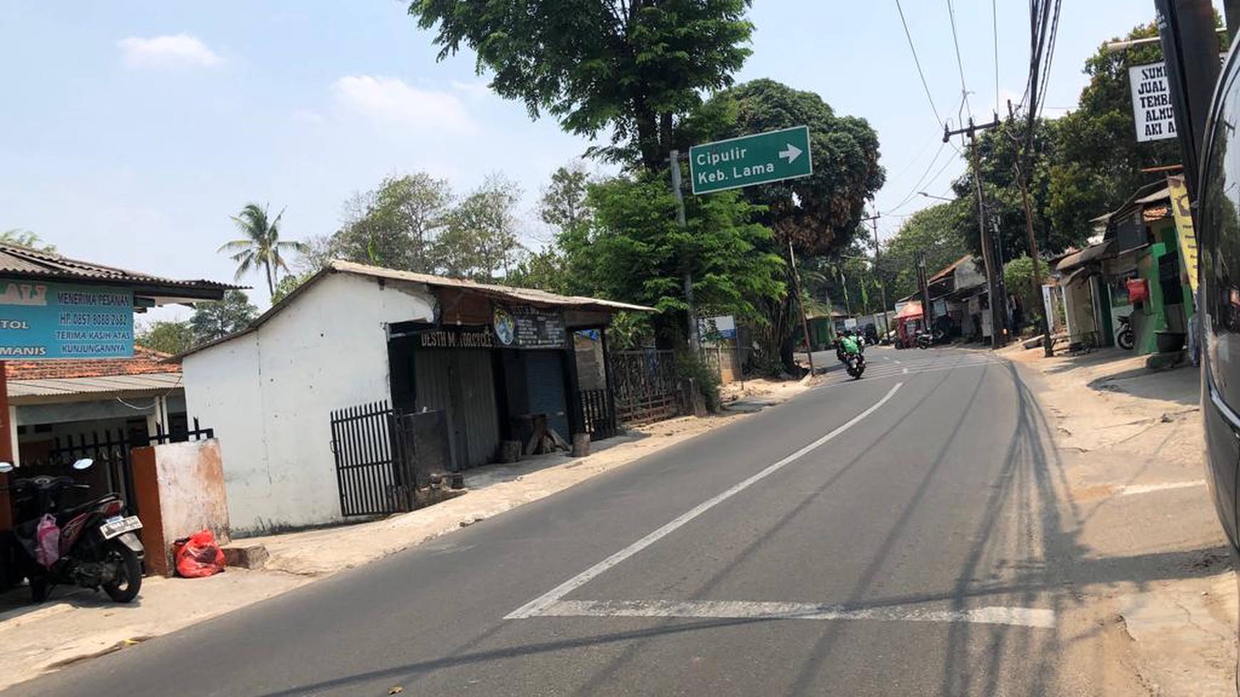 Rumah dekat pinggir jalan raya di Jl Mesjid Ulujami Pesanggrahan Jakarta Selatan