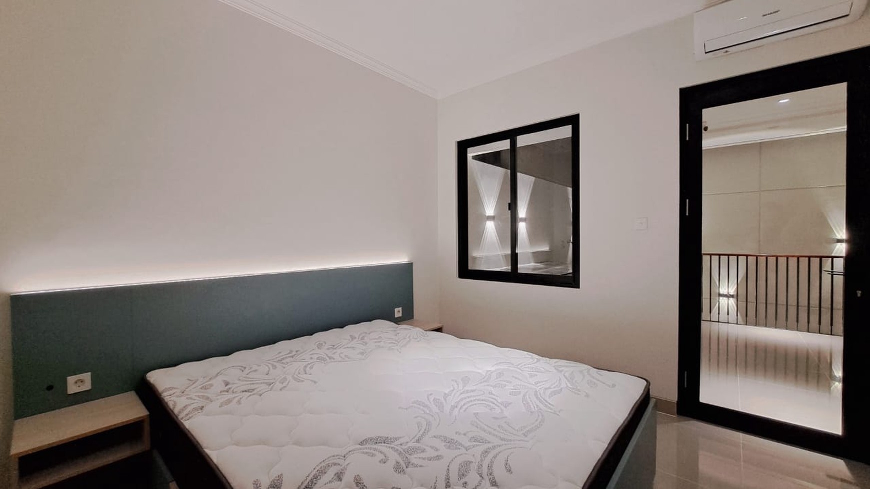 Flash Sale. Rumah mewah Cluster Carson, Gadung Serpong