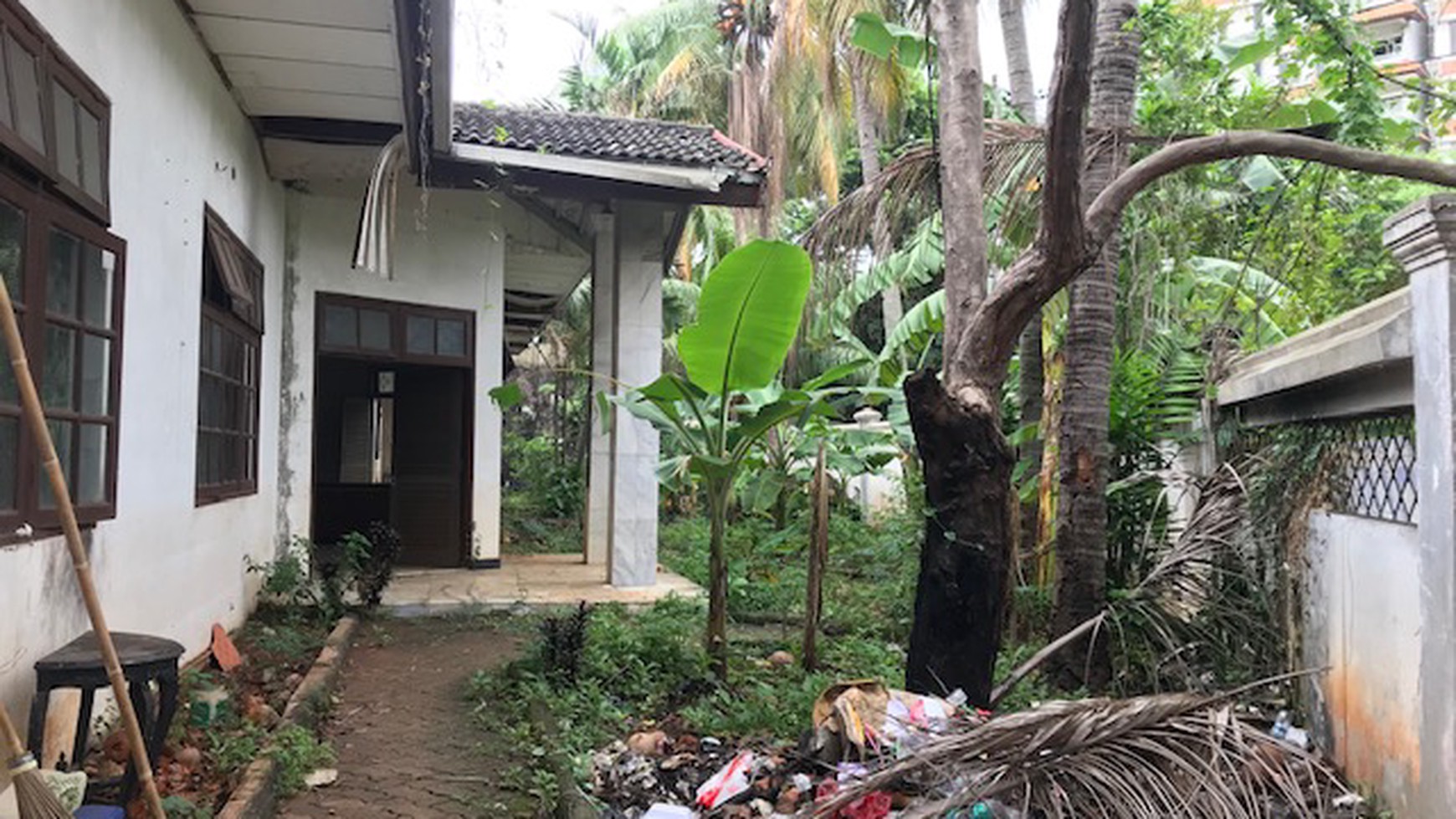 Rumah Tua Pela Mampang Jl Canadyanti, Luas 1.050m2