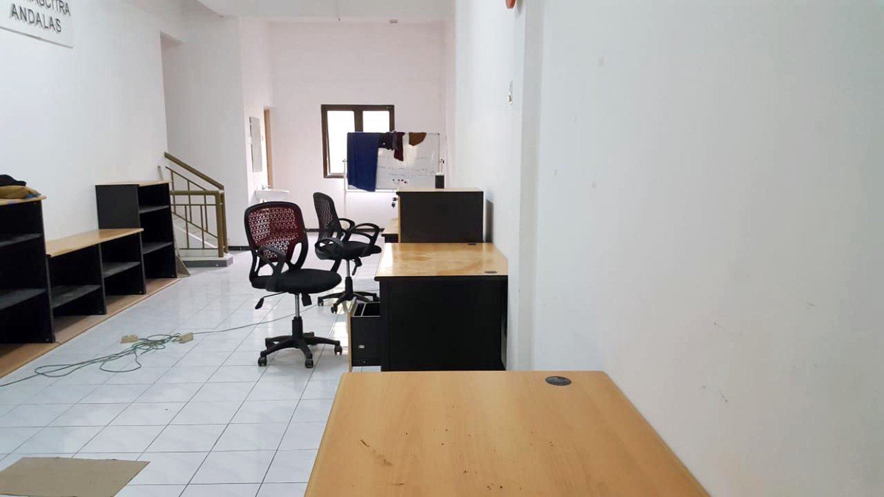 Ruko di Araya Surabaya Timur, 3 Lantai, Cocok untuk usaha / kantor, Lokasi Bagus, Siap Pakai