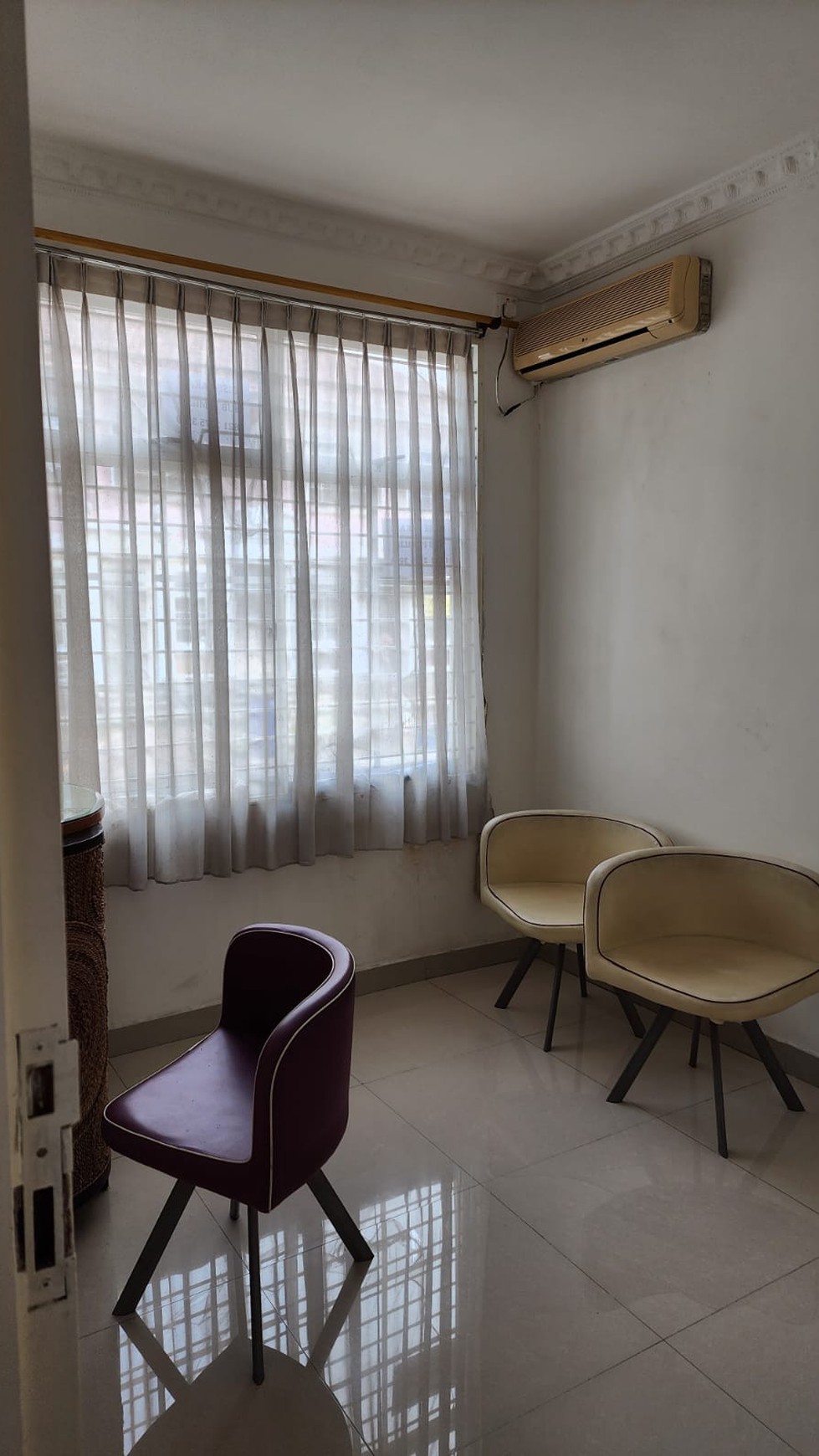 Disewakan townhouse Taman Paris 2 Lippo karawaci Tangerang