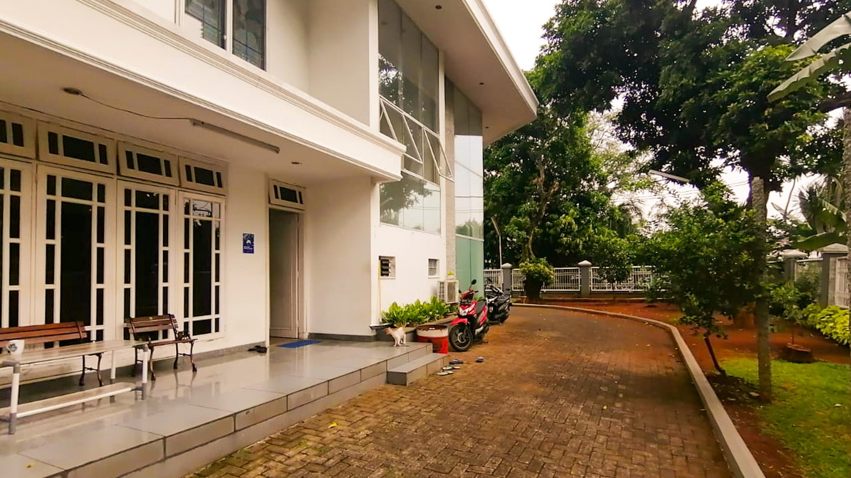 Rumah mewah cocok untuk perkantoran dan komersial di  Lebak Bulus, Jakarta Selatan