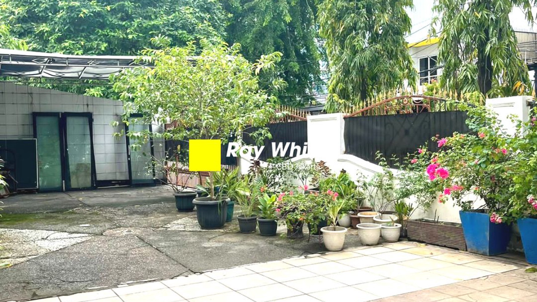 Rumah di Lingkungan Prestige Cempaka Putih