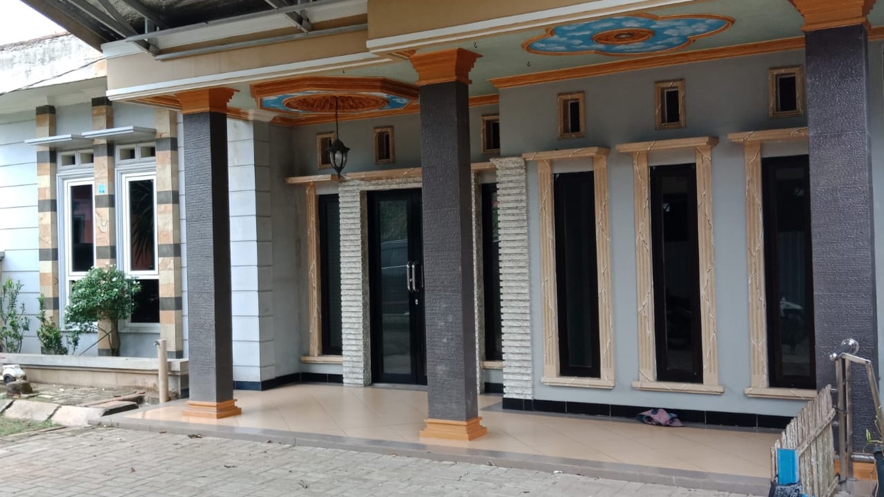 Tanah komersial siap untuk diinvestasikan. Bonus rumah 125 m2.