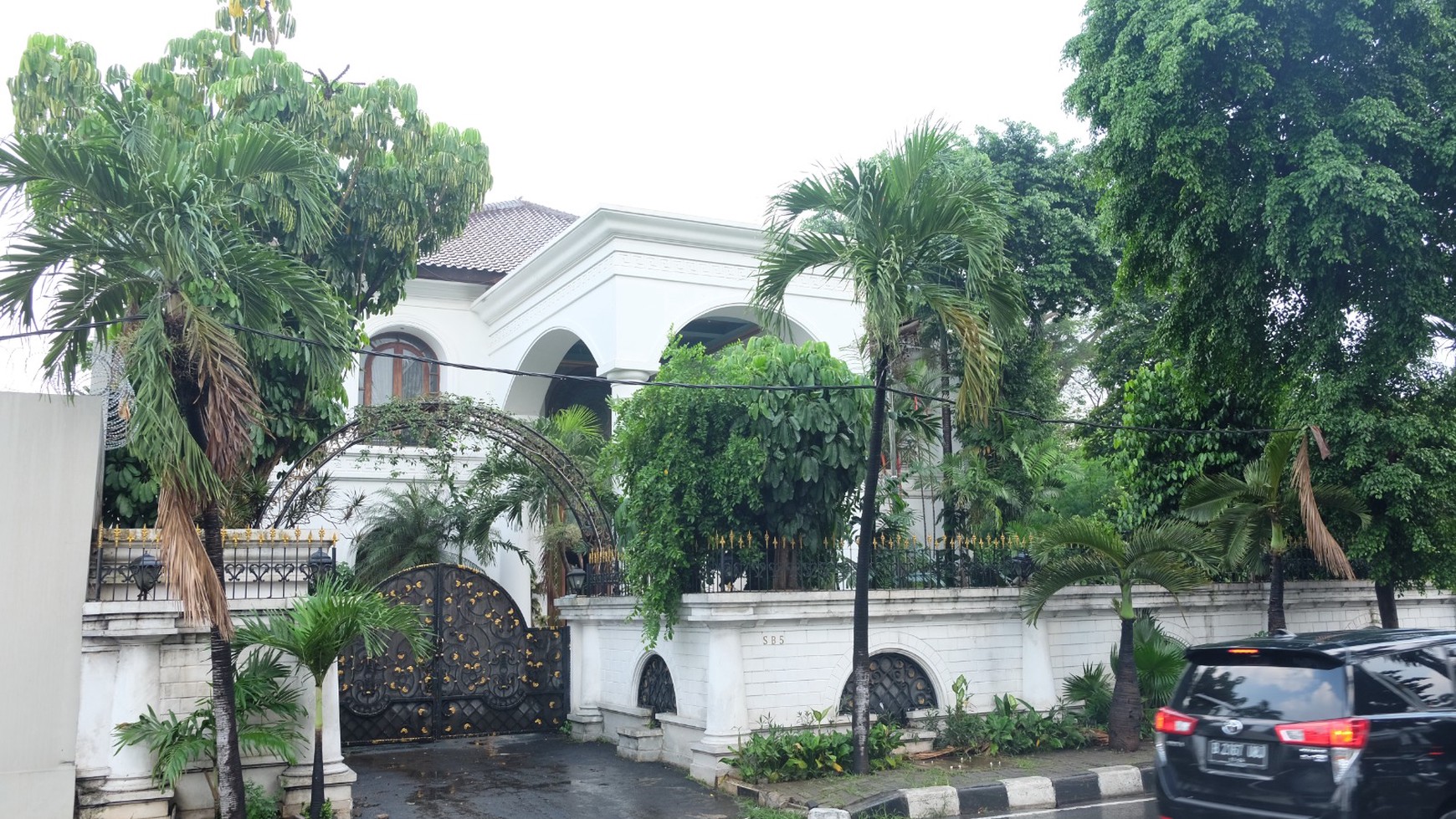 Dijual & Disewakan Rumah Mewah jalan utama Pondok Indah 