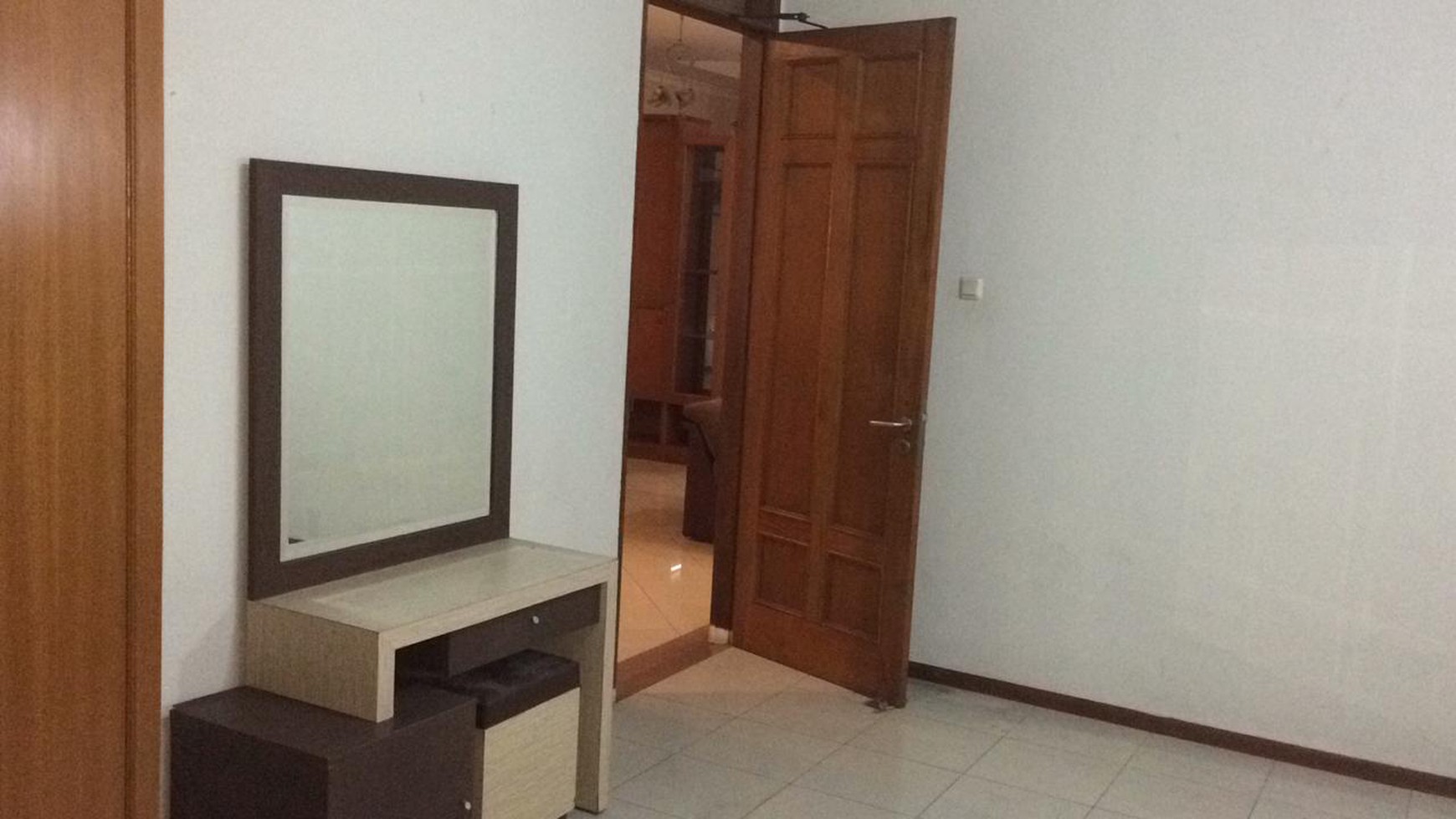 Dijual & Disewakan Rumah Dua Lantai  Lokasi Pondok Indah