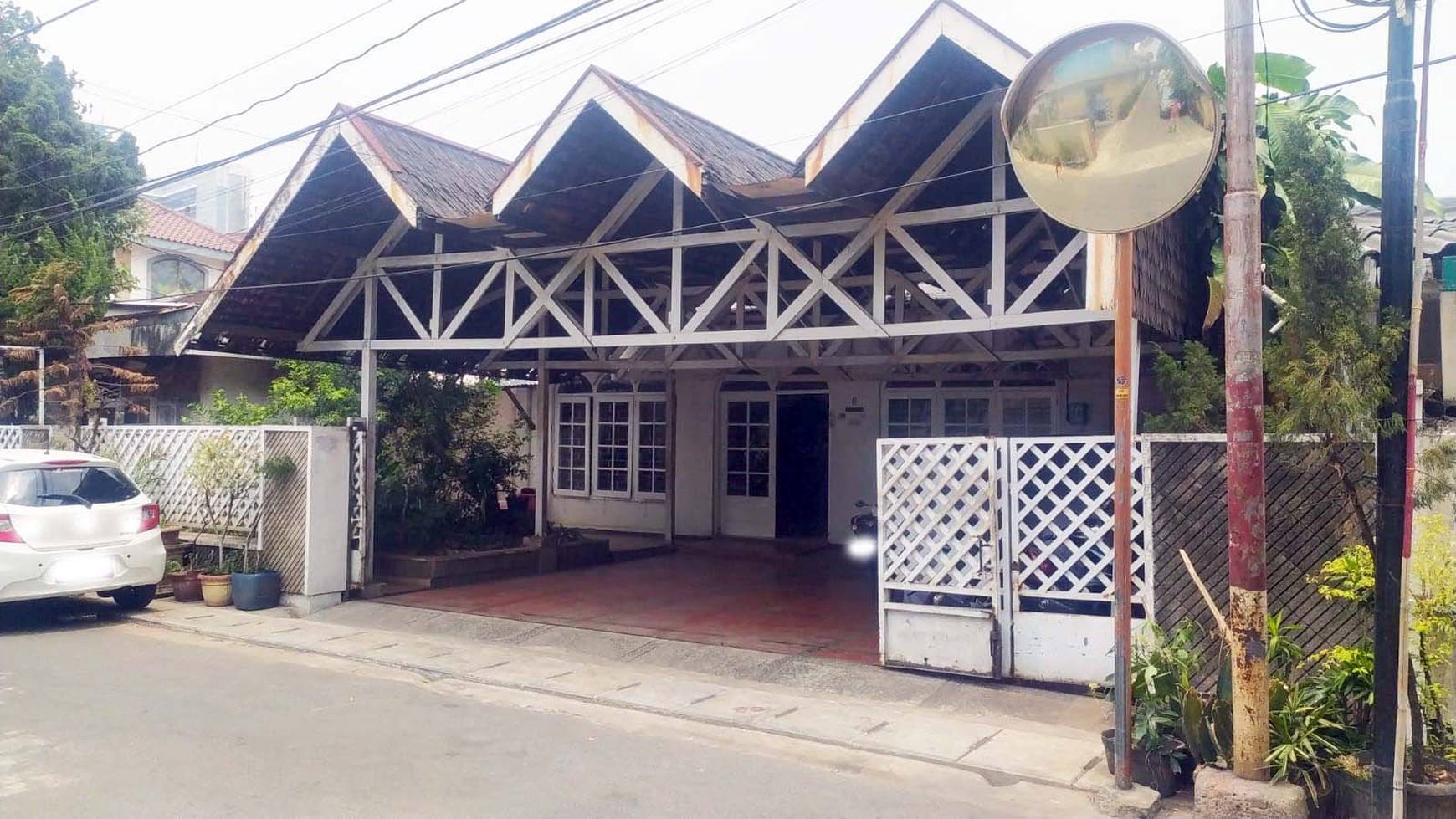 Rumah di Jl. Prapatan Kec.Senen Jakarta Pusat ( KWITANG ), Rumah Kuno Jaman Belanda (Vintage), Area Strategis