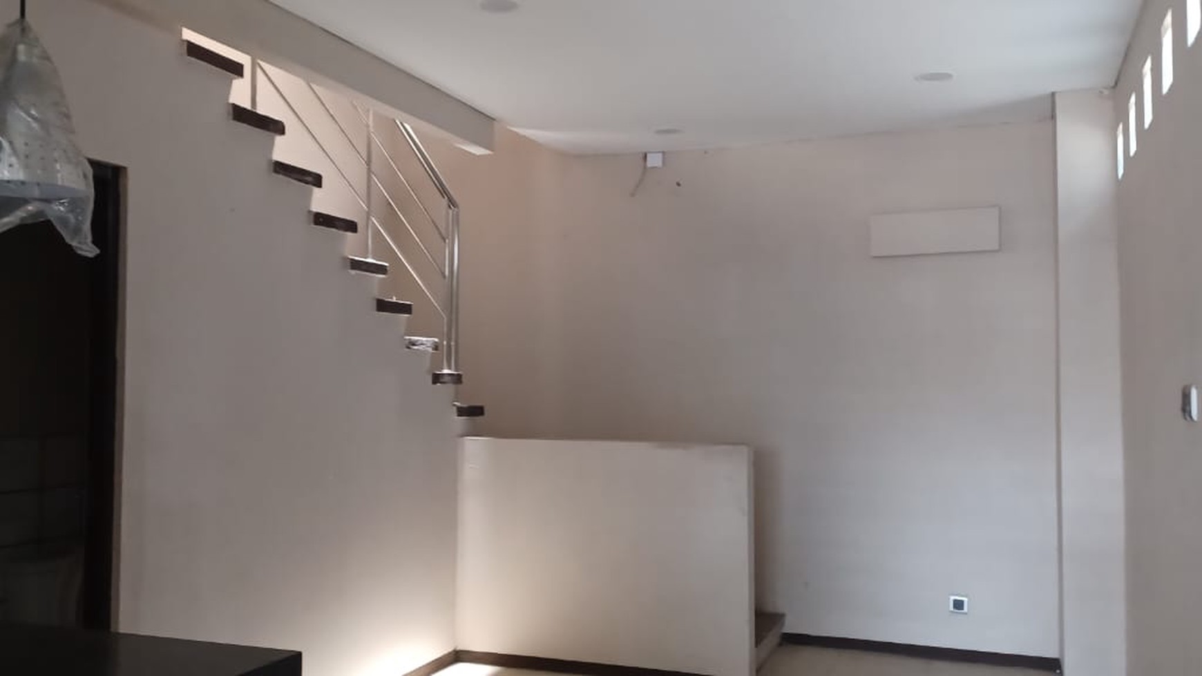 Rumah Asri Semi Furnished di Sayap Lengkong, Bandung Kota