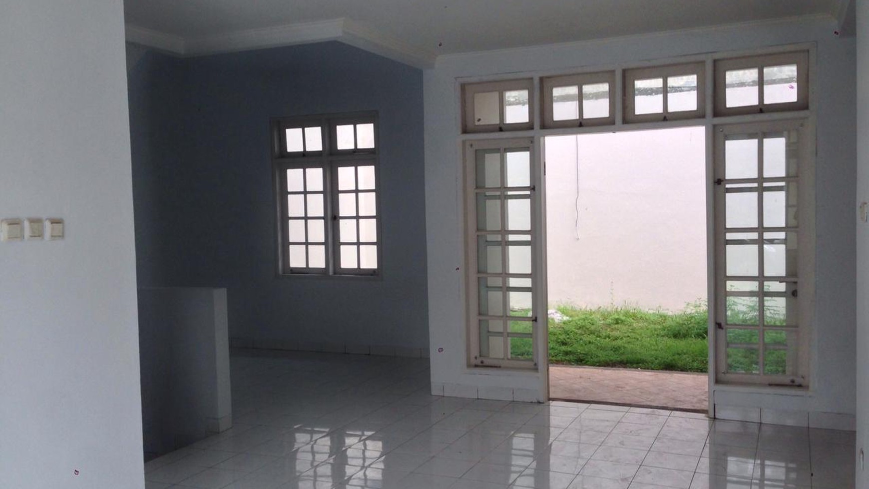 Di jual rumah cantik dua lantai semi furnished di Kota Wisata