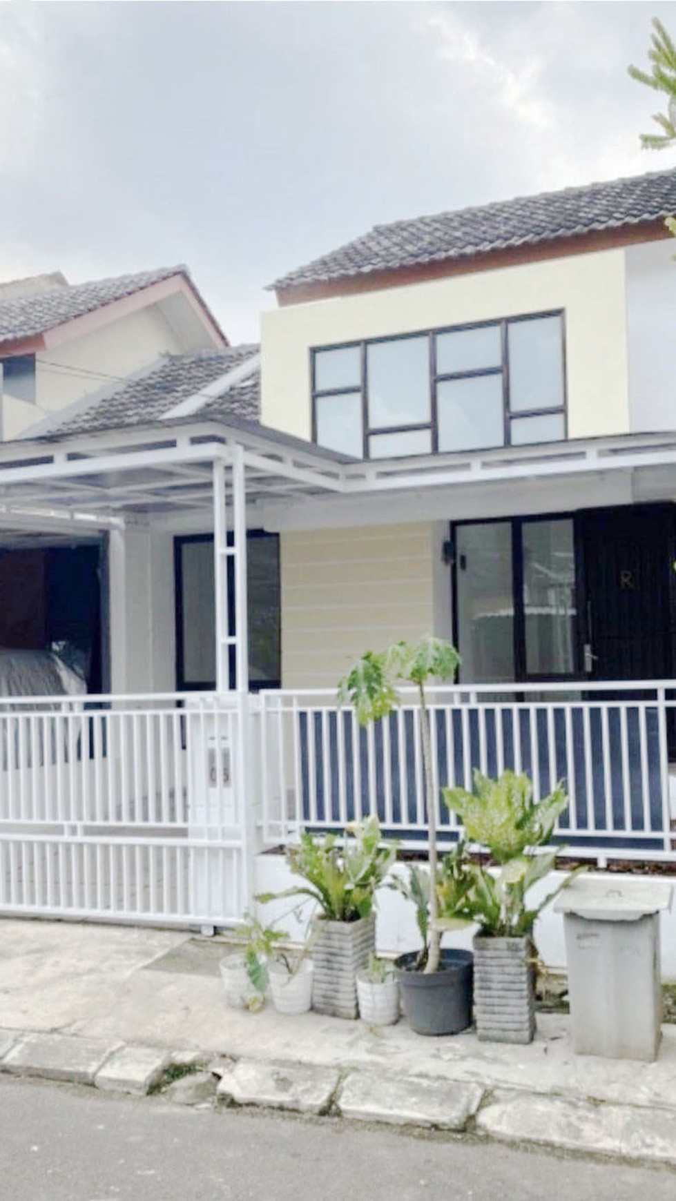 Rumah di Bintaro, Minimalis dengan carport di Gracia Residence