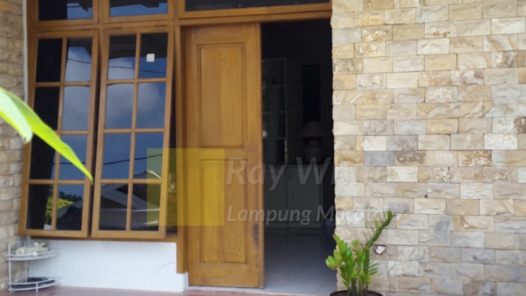 Dijual Rumah di Kawasan Mewah Way Halim Permai