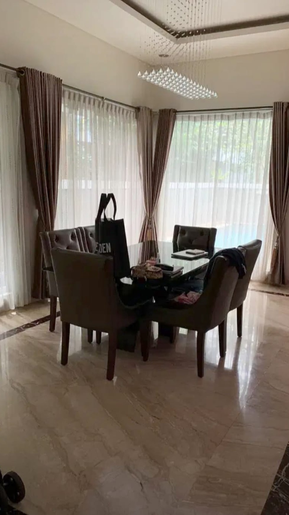 Rumah rapi dan terawat di Foresta