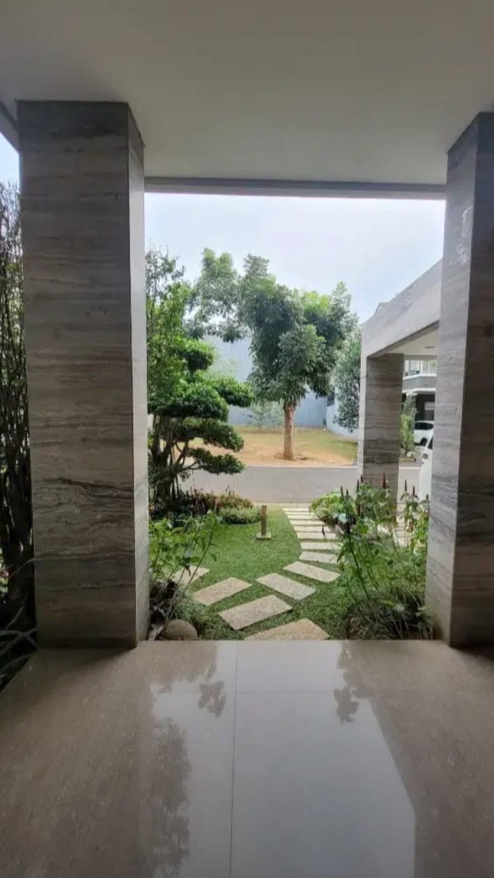 Rumah rapi dan terawat di Foresta