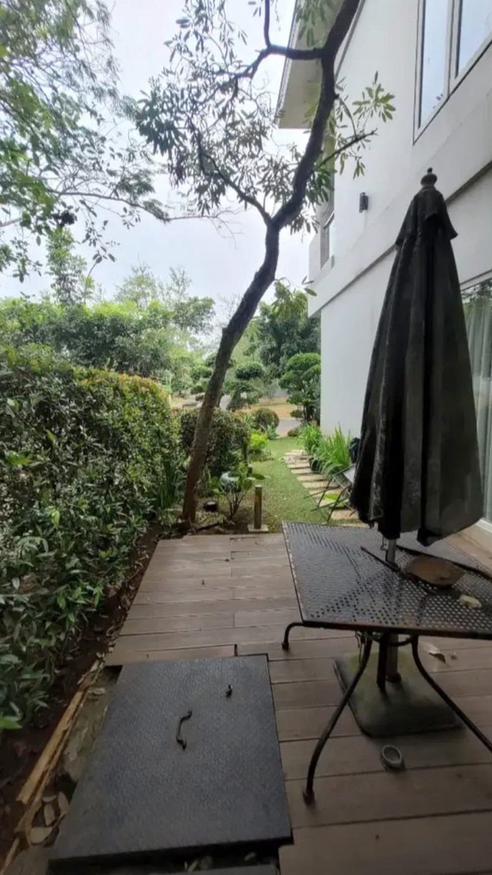 Rumah rapi dan terawat di Foresta