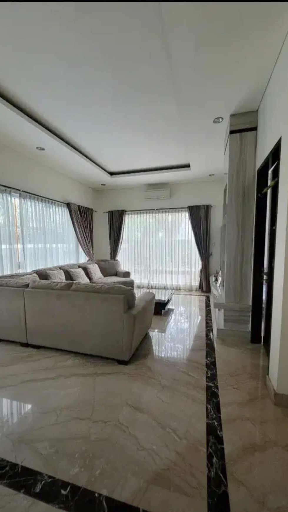 Rumah rapi dan terawat di Foresta