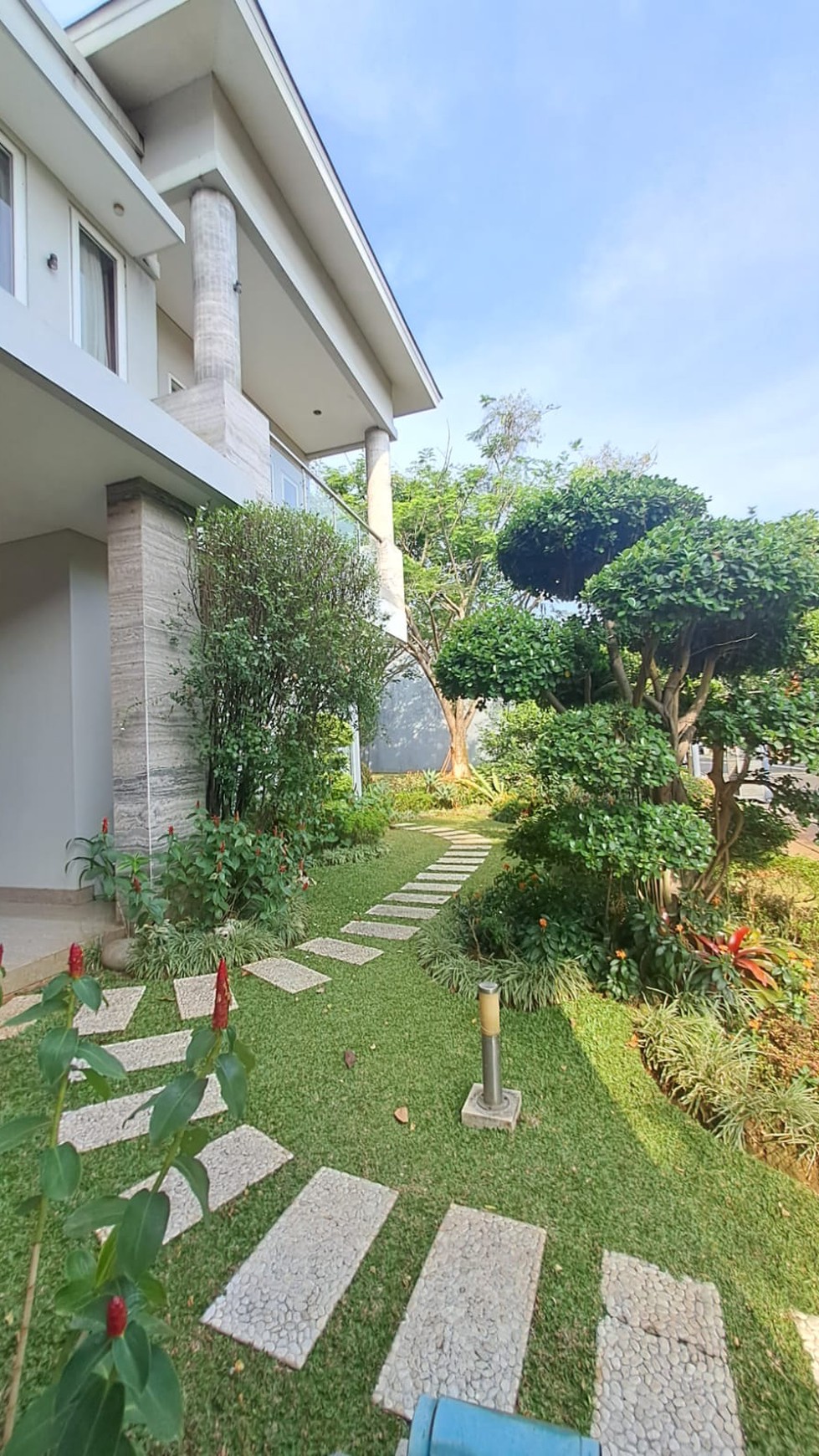 Rumah rapi dan terawat di Foresta