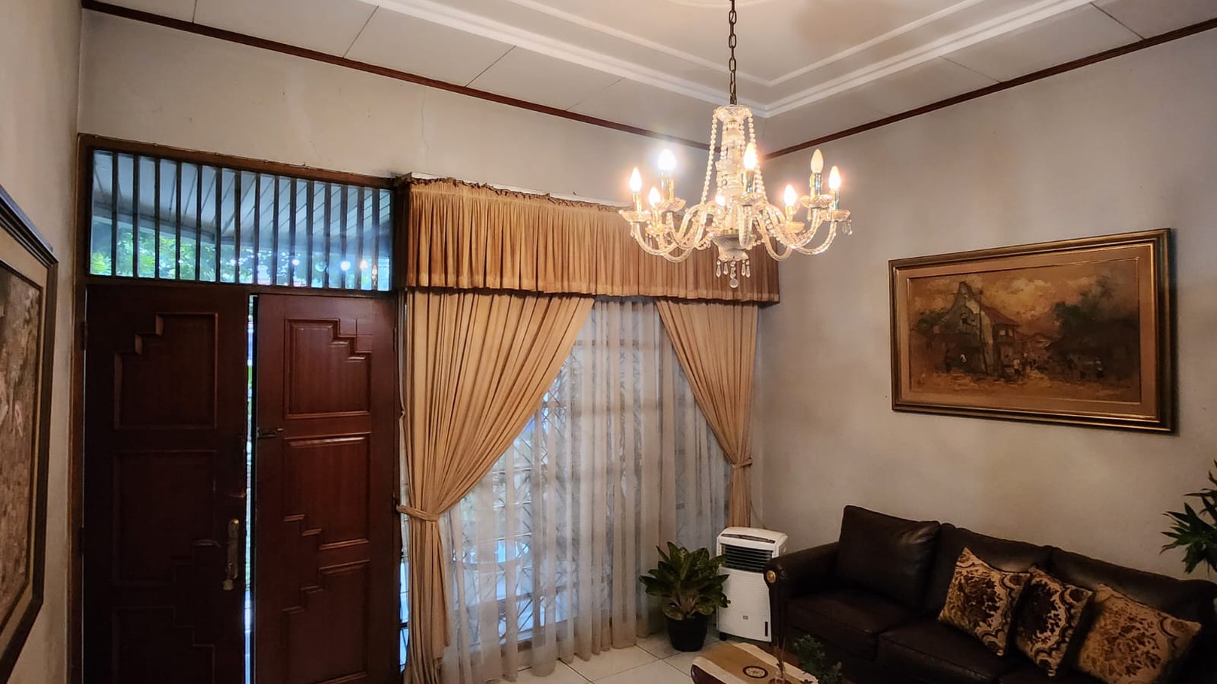 Rumah Lokasi Strategis dengan Ceiling Tinggi dan Hunian Asri @Ulujami, Pesanggrahan