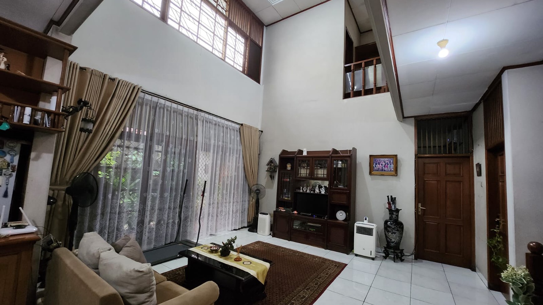 Rumah Lokasi Strategis dengan Ceiling Tinggi dan Hunian Asri @Ulujami, Pesanggrahan