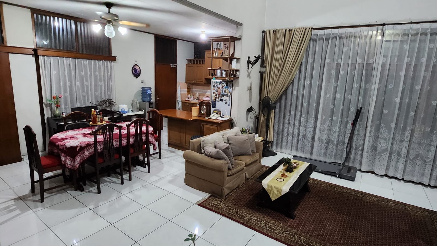 Rumah Lokasi Strategis dengan Ceiling Tinggi dan Hunian Asri @Ulujami, Pesanggrahan