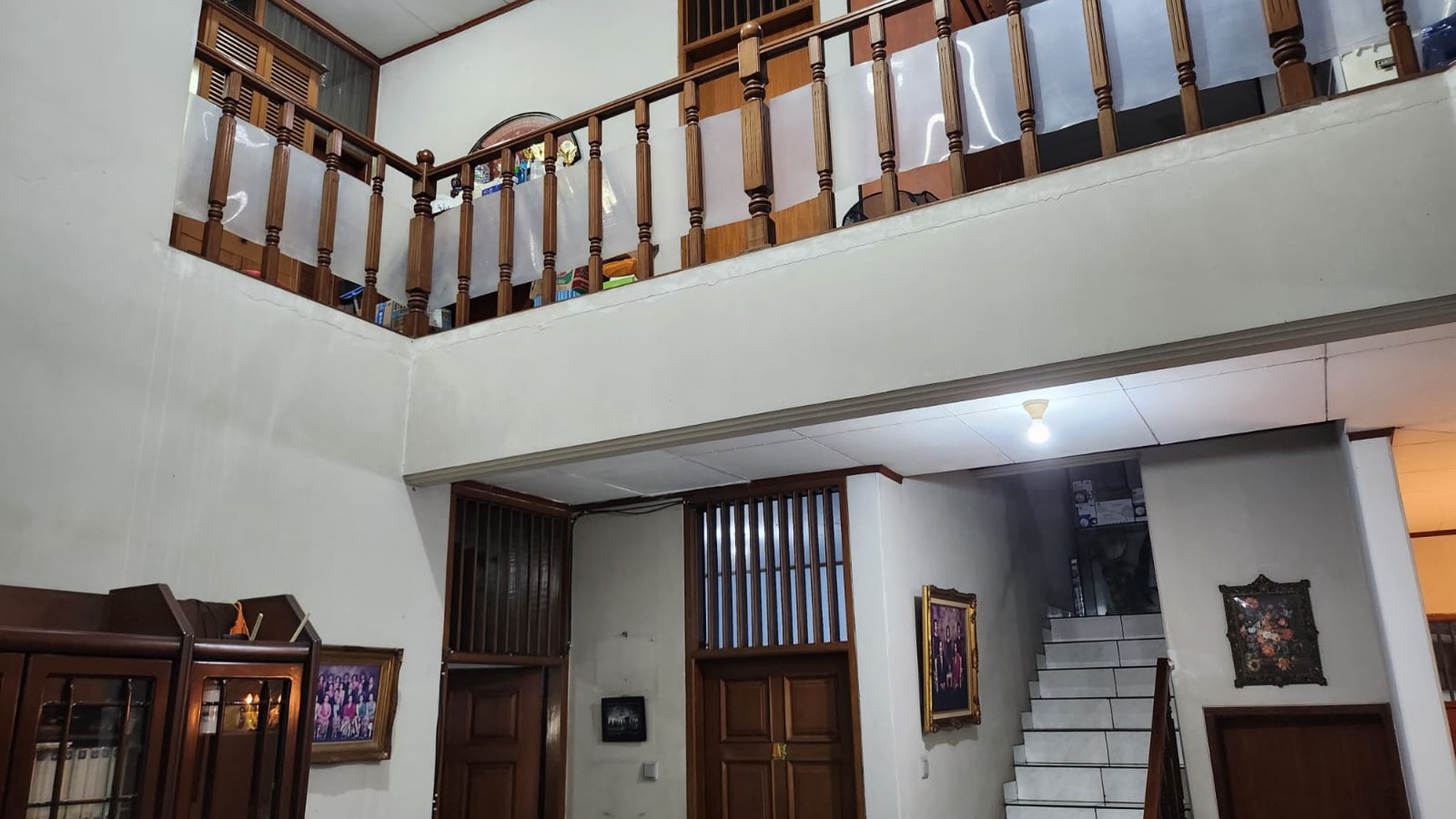 Rumah Lokasi Strategis dengan Ceiling Tinggi dan Hunian Asri @Ulujami, Pesanggrahan