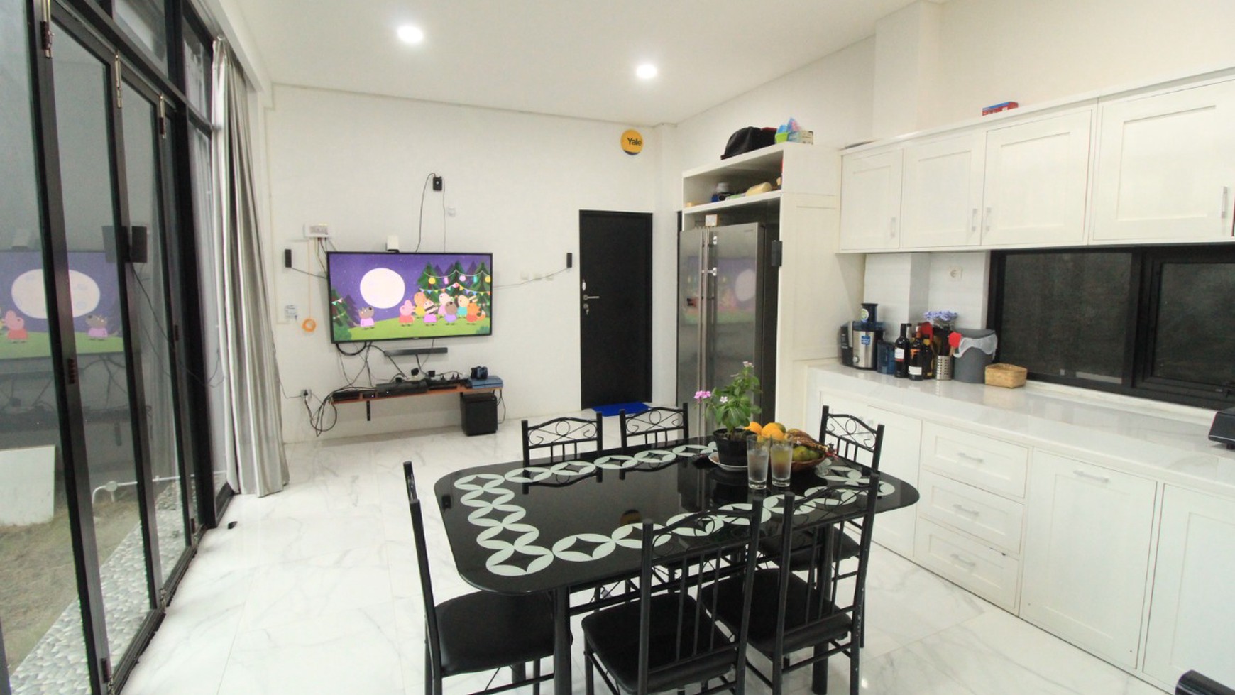 RUMAH DENGAN KONSEP MODERN MINIMALIS, DI JL PARANGTRITIS KM 7.