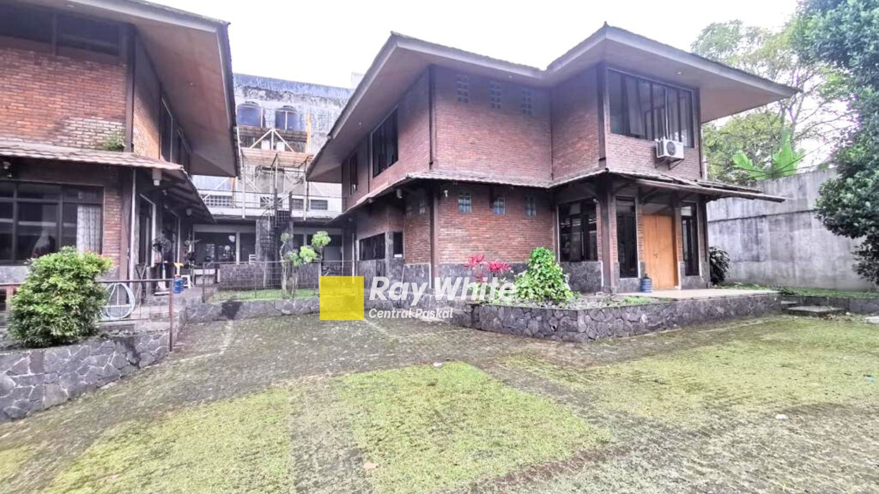 3 Rumah 1 Lahan di Mainroad Setiabudi Bandung